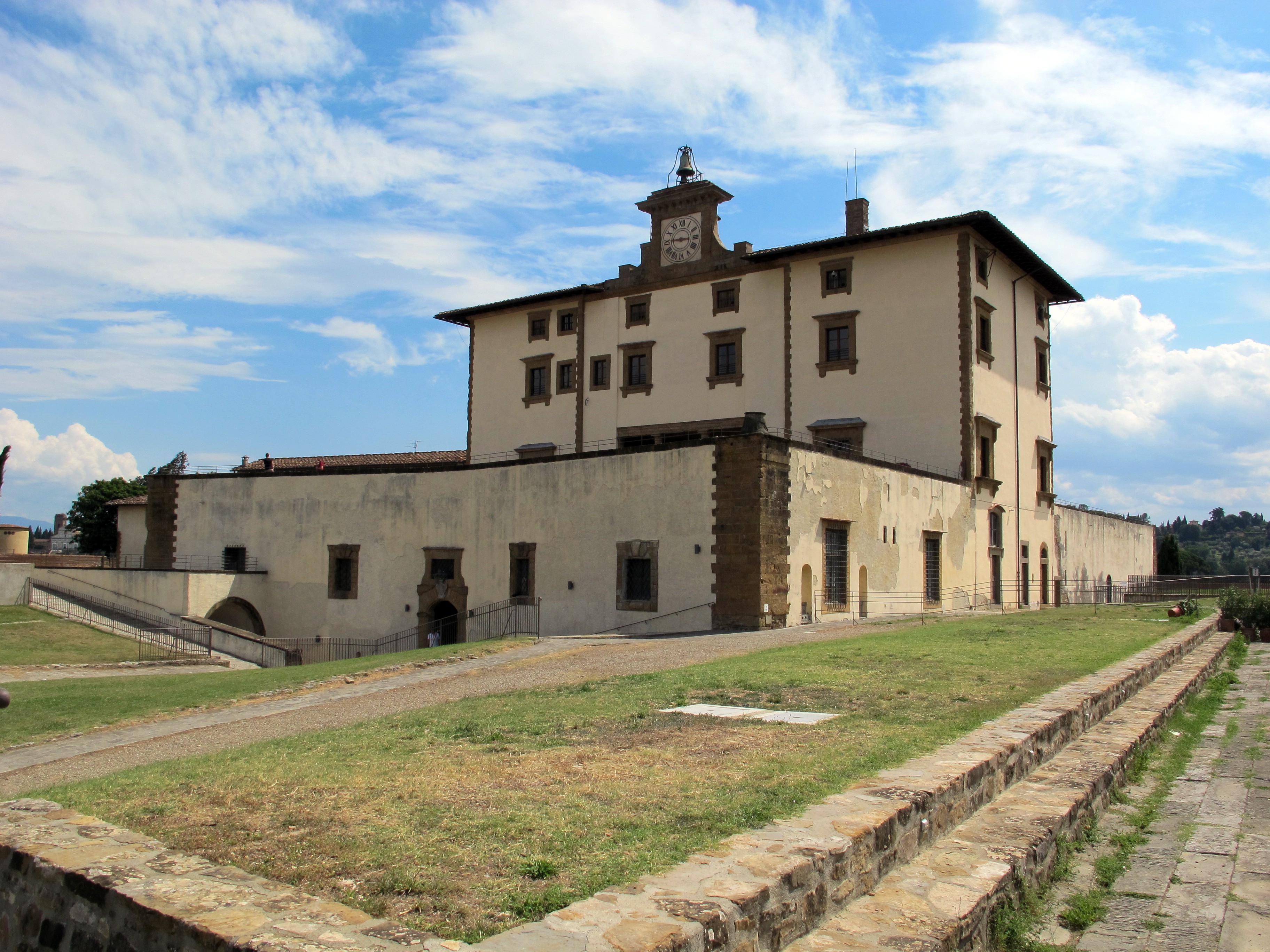 Forte_belvedere,_edificio_principale_07